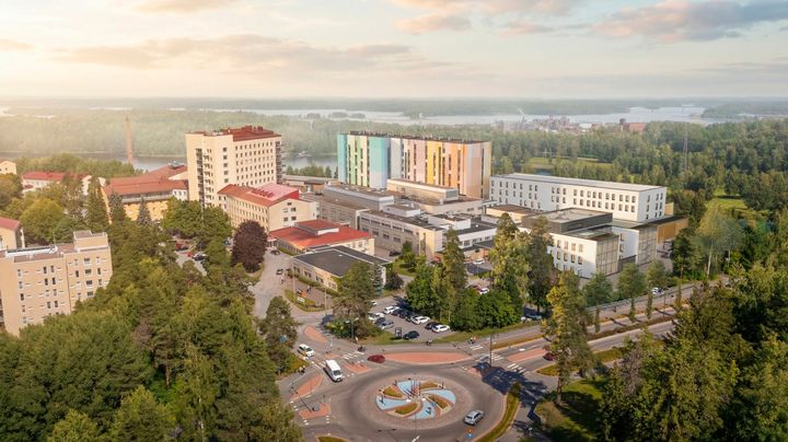 Kahilanniemen sairaalakampus Lappeenrannassa täydentyy uudella sotekeskuksella (havainnekuva).