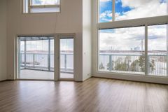 Monista kohteiden asunnoista avautuu upeat näkymät merelle.