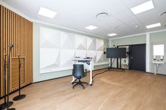 Opetustilat soveltuvat akustisesti vaativaan opetukseen.