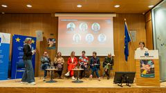 Suomalaiset Climate Pactin ilmastolähettiläät kysyivät poliittisilta päättäjiltä, miksi ilmastohuoli ei kuulu poliittisessa keskustelussa. Tilaisuuteen osallistuneet eduskuntapuolueiden edustajat löysivät monia yhteisiä painotuksia, kuten tarpeen ympäristöpoliitikan pitkäjänteisyyteen ja johdonmukaisuuteen yli hallituskausien.