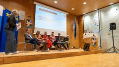 Eurooppalaisen ilmastosopimuksen, Climate Pactin, suomalaiset ilmastolähettiläät kysyivät eduskuntapuolueiden edustajilta, miksi ilmastohuoli ei kuulu poliittisessa keskustelussa. Keskustelua moderoi yhtenä lähettiläistä Sari Rautio ja kysymyksiä panelisteille esitti lähettiläs Anne Puolanne.