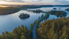 Saimaa Cycle Tourin reitillä osallistujat pääsevät nauttimaan suomalaisen kesäyön maagisesta valosta ja maailman kauneimmista järvimaisemista.