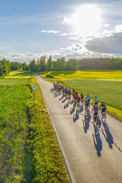 Saimaa Cycle Tourin aikana liikenteessä on paljon pyöräilijäryhmiä ja tapahtuman järjestäjä toivoo autoilijoilta malttia ja 1,5 metrin etäisyyttä ryhmiä ohitettaessa.