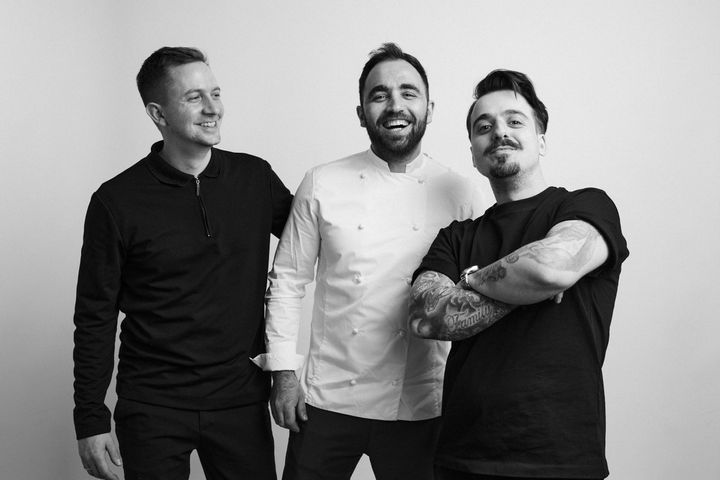 Bistro Le Grec tarjoilee kreikkalaisia makuja Helsingin keskustassa 1. elokuuta alkaen. Le Grecin perustajakolmikkoon kuuluvat Kostas Dimitras, Arsenios Fourkiotis sekä Christos Toupe.