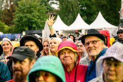 Festivaaliyleisöön mahtuu kaiken ikäiset.