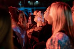 Kuvassa festivaaliyleisöä