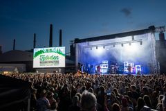 Yleisöä Työväen Musiikkitapahtumassa.