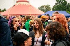 Yleisöä nauttimassa Työväen Musiikkitapahtumasta.