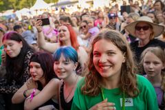 Festivaaliyleisöä Työväen Musiikkitapahtumassa.