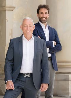 Delighted about the successful deal: Martin Hammer (left), founder and managing partner of enomyc, and Ian Kayanikis, M&A expert at enomyc.