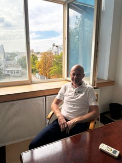Lehkonen työhuoneessa