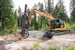 Xsite® DRILL Dual Work käytössä Mestar Oy:n kaivinkoneessa, johon on asennettu Junttanin ExcaDrill-porauslisälaite. ExcaDrill ja Xsite® DRILL ovat yhteydessä paikallisen datarajapinnan kautta ja jakavat mm. porauksen syvyystiedot sekä suunnitelmat automaattisesti.