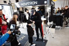 Kalle Rovanperä vieraili Novatronin 35-vuotissyntymäpäivillä Mansen Mörinät -tapahtumassa. Koneohjaus kiinnosti ja tapahtuma keräsi ennätysyleisön paikan päälle.