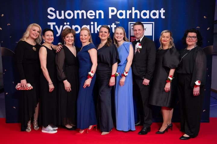 Santa's Hotelsin edustajat palkintogaalassa