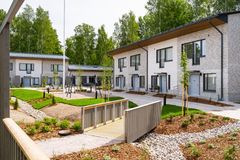 Rivitaloasuntoja vehreällä alueella Espoossa.