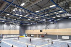 Kauhavan koulukeskuksen liikuntahalli, jossa ääntä vaimentavat iskunkestävät Ecophon Super G B -akustiikkalevyt.