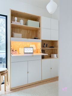 Lundia Classic, luonnonvärinen mänty, valkoiset ovet, työpiste, säilytysjärjestelmä