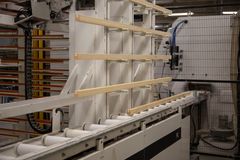 Lundia Classic tikkaiden maalausvaihetta