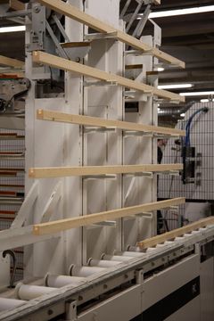 Lundia Classic tikkaan maalausprosessia