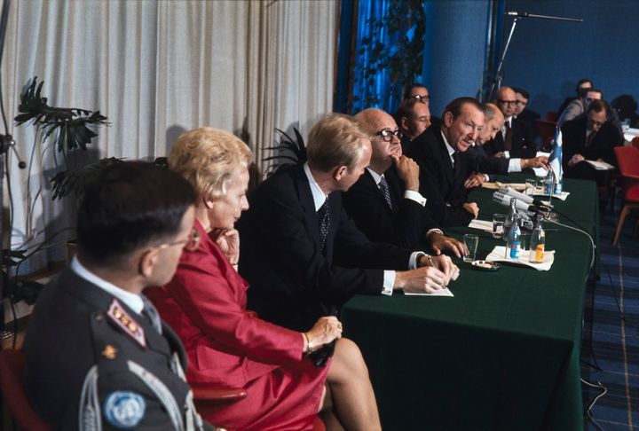 YK:n apulaispääsihteeri Helvi Sipilä vasemmalla. YK:n pääsihteeri Kurt Waldheim vierailulla Suomessa toukokuussa 1973.