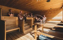 Yleisen saunan lisäksi Kuopion Saanassa myös savusauna.