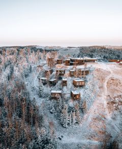 Yrityksen alkusysäys tapahtui Panorama Landscape Hotelin suunnittelun jatkeena.