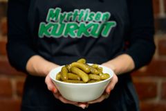 Minikurkut sopivat naposteltavaksi sellaisenaan.