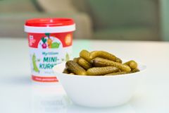 Herkulliset cocktail-kokoiset suolakurkut