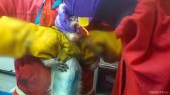 Eläinten letkutuksessa niiden vatsalaukkuun työnnetään ruokatorven kautta letku. Eläin sidotaan ennen toimenpidettä paikoilleen, sillä toimenpide on ahdistava ja eläimet yrittävät rimpuilla karkuun. Letkutus voi aiheuttaa eläimelle refluksin, joka voi johtaa hengitysvaikeuksiin ja aiheuttaa vammoja tai jopa kuoleman. On myös mahdollista, että toimenpiteen yhteydessä ruokatorvi repeää tai letku joutuu keuhkoihin, mikä aiheuttaa kärsimystä ja voi johtaa kuolemaan. Letkun kautta vatsaan annostellaan tutkittavaa ainetta jopa kaksi kertaa päivässä kuukausien ajan. Pisimmillään rotilla tehtävät kokeet voivat kestää kaksi vuotta ja koirilla, makaki-apinoilla sekä sioilla yhdeksän kuukautta.