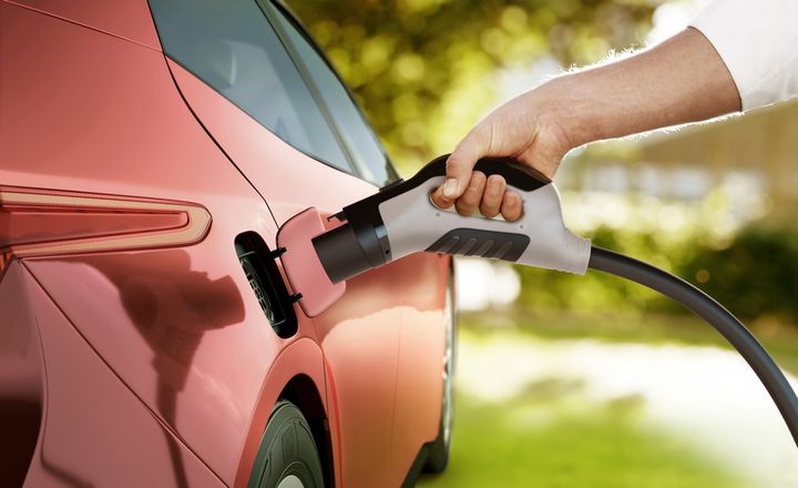 Sähköautoja huudettiin lokakuussa ennätysmäärä.