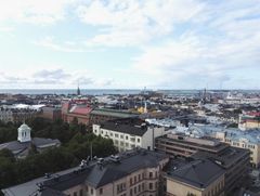 Tutkijatohtori Minttu Havun tutkimus tuottaa uutta tietoa ilmastoprosesseista, jotka säätelevät Helsingin viheralueiden viilennysvaikutusta. Kuva: Minttu Havu.