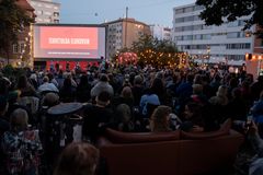 Karhupuisto Film Festival järjestettiin ensimmäisen kerran syksyllä 2025. Elokuvatuotantoyhtiö Sons of Lumière saa 50 000 euroa tapahtuman järjestämiseen ja kehittämiseen. Kuva: Karhupuisto Film Festival / Eero Liimatainen