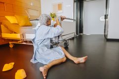 Kaatumiset ikääntymisen myötä ovat yleisiä ja hyvin vaarallisia tapaturmia, mutta ennaltaehkäistävissä suurelta osin.