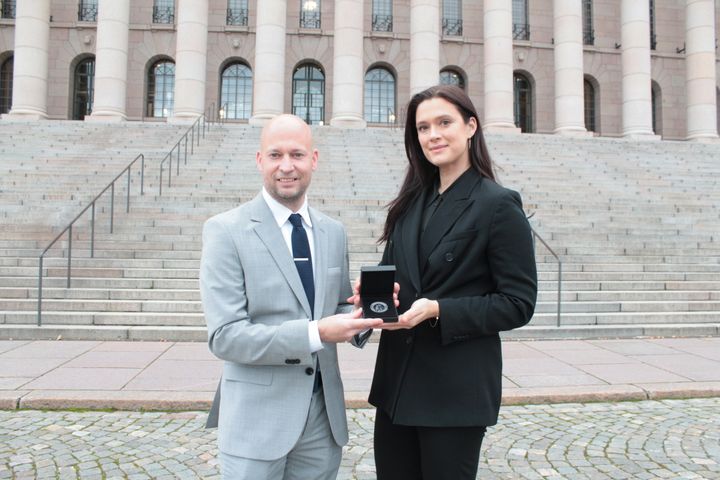 Kuvassa Royal Dutch Mintin Bert van Ravenswaaij ja Krista Kosonen