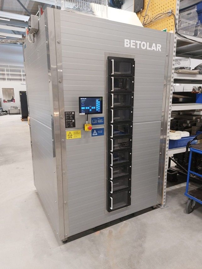 The patented climate cabinet offers a solution for handling test samples of hardening materials such as concrete, geopolymers, or other cement-based materials in controlled conditions.