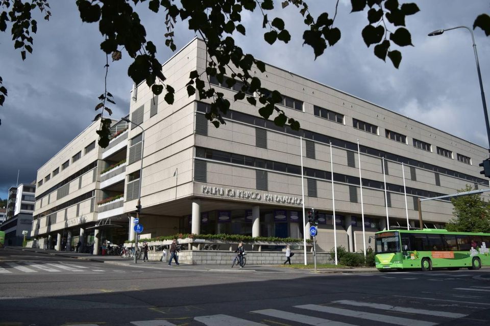 Maksuttomia asianajajapäivystyksiä järjestetään 11 paikkakunnalla. Esimerkiksi Jyväskylässä päivystyksiä pidetään syksyllä kerran kuussa pääkirjastossa; seuraavan kerran keskiviikkona 2.9.