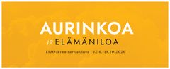 Näyttelyilme. Keltaisella taustalla näkyy pilviä sekä mustavalkoinen teksti: ”Aurinkoa ja elämäniloa – 1910-luvun väritaidetta, 12.6.–18.10.2026”