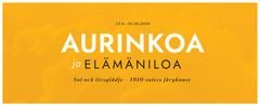 Utställningsdesign. På den gula bakgrunden syns moln samt svartvit text: ”Aurinkoa ja elämäniloa. Sol och livsglädje – 1910-talets färgkonst, 12.6.–18.10.2026”