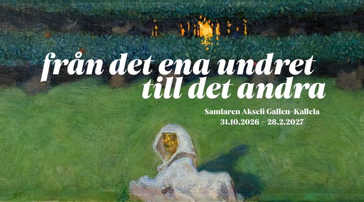 I bakgrunden syns en detalj från en målning som föreställer en vit sfinxfigur som sitter på en grön äng framför en mörk skog. Ovanför den står utställningens titel skriven med vit text.