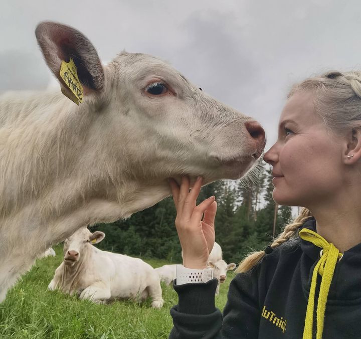 Kuvassa MTK-Satakunnan maaseutunuori Katri Mäyrä