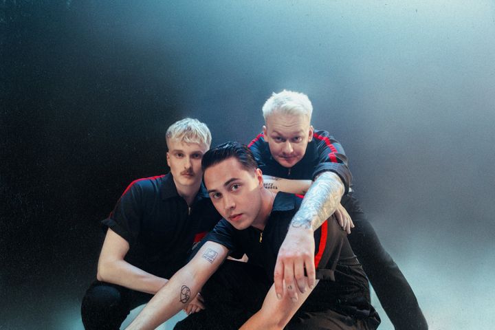 Kuumaan esittämä Ylivoimainen oli suomalaisten suosikki kaikkien aikojen radiobiisiksi