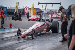 Dragster-auto kiihdytyskilpailussa Kauhavalla 2025.