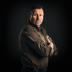 Harri Gustafsberg pitää kiihdytysajon kilpailijoille ja tiimien jäsenille suunnatun infon Messukeskuksessa pääsiäisenä.