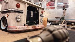 Sledgehammer: Jos halusi istuimen, piti ostaa koko pommittaja.