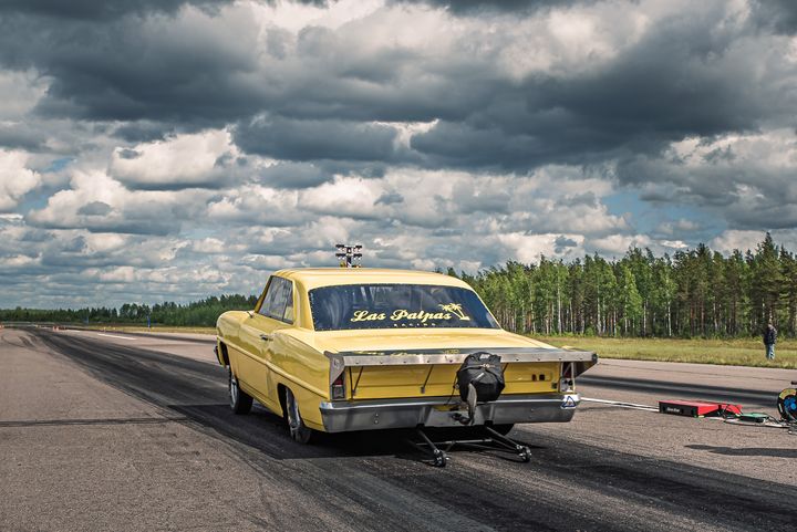 Las Palpas Racing ja Mikko Vesalainen painelee menemään Novallaan hurjaa kyytiä.