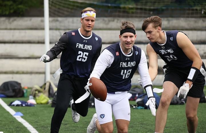 Miesten lippupallomaajoukkue EM-turnaukseen valittu (Kuvassa Viljo Lempinen, Johannes Jauhiainen ja Rasmus Kuivanto)