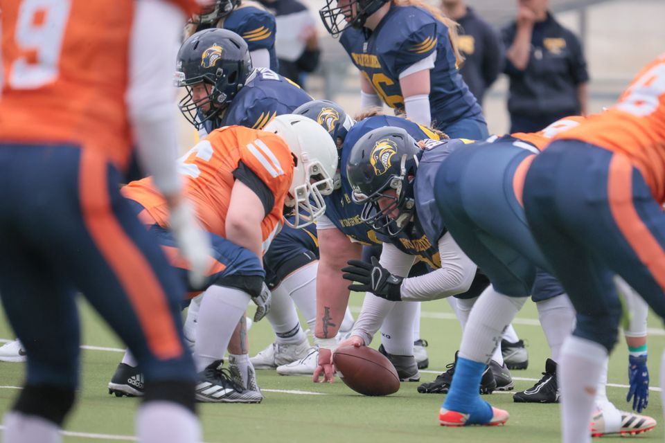 Naisten Vaahteraliigan loppuottelussa Wolverines ja Northern Lights Laura Helminen