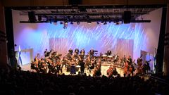 Marjukka Tepponen lauloin konsertin solistina
