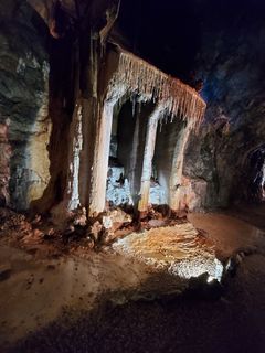 Tippukivimuodostelma Tytyri Elämyskaivoksessa