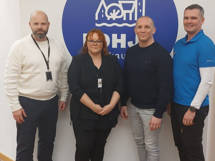 Kuvassa vasemmalta: Janne Keto (työsuojelupäällikkö, henkilöstön kehittämispäällikkö Lohjan kaupunki), Mervi Rääpysjärvi (EHS Specialist, Swisspearl Tuotanto Suomi Oy), Juha Alhonen (Occupational Health & Safety Manager, Sappi Mill Kirkniemi) ja Teemu Nybäck (työsuojelu- ja laatupäällikkö, Valon Kone Oy).